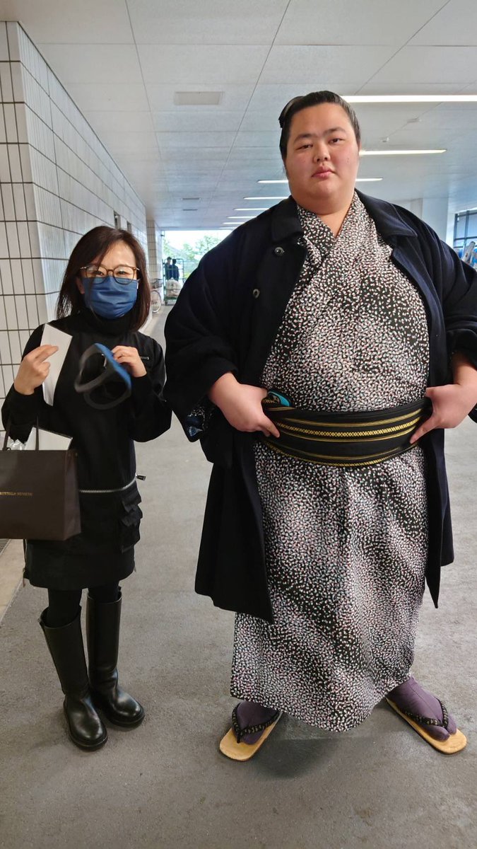 andmaskofficial's tweet photo. また、当日は #佐渡ヶ嶽部屋 の大関 #琴の若 さんにもご挨拶させていただきました👏
そして…ありがたいことに、琴の若さんに #andMask を提供させていただくことになりました🙇
マスクをお渡しするのが楽しみです✨
#アンドマスク #大相撲 #大関 https://t.co/PeF1dyt2Ot