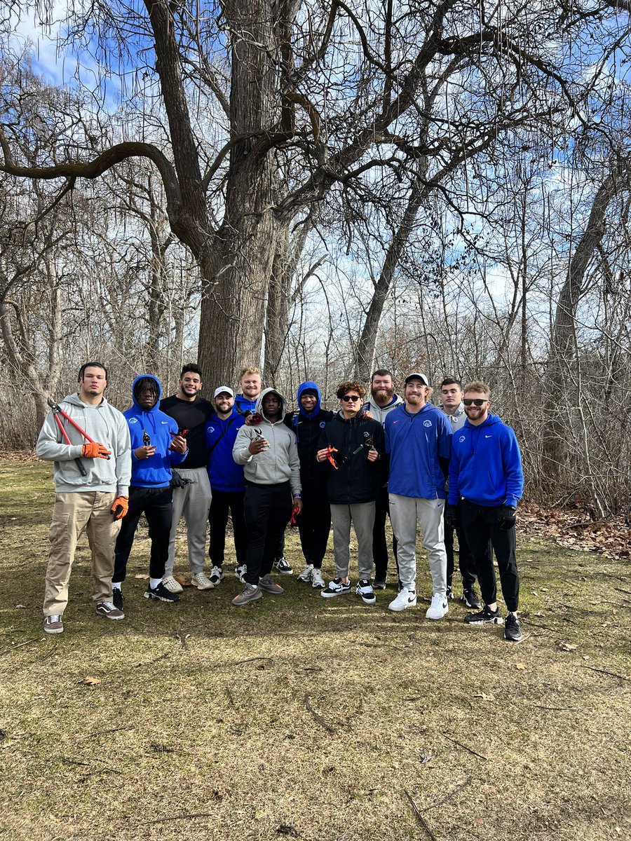 Horseshoe_BSU's tweet photo. 208 day was a success! Today @BroncoSportsFB student athletes helped build beaver barriers to protect our habitat! 🏞️🌲Thanks to @BoiseHawks for putting on ‘208 Day’ https://t.co/Y4Fxg0dQ3p