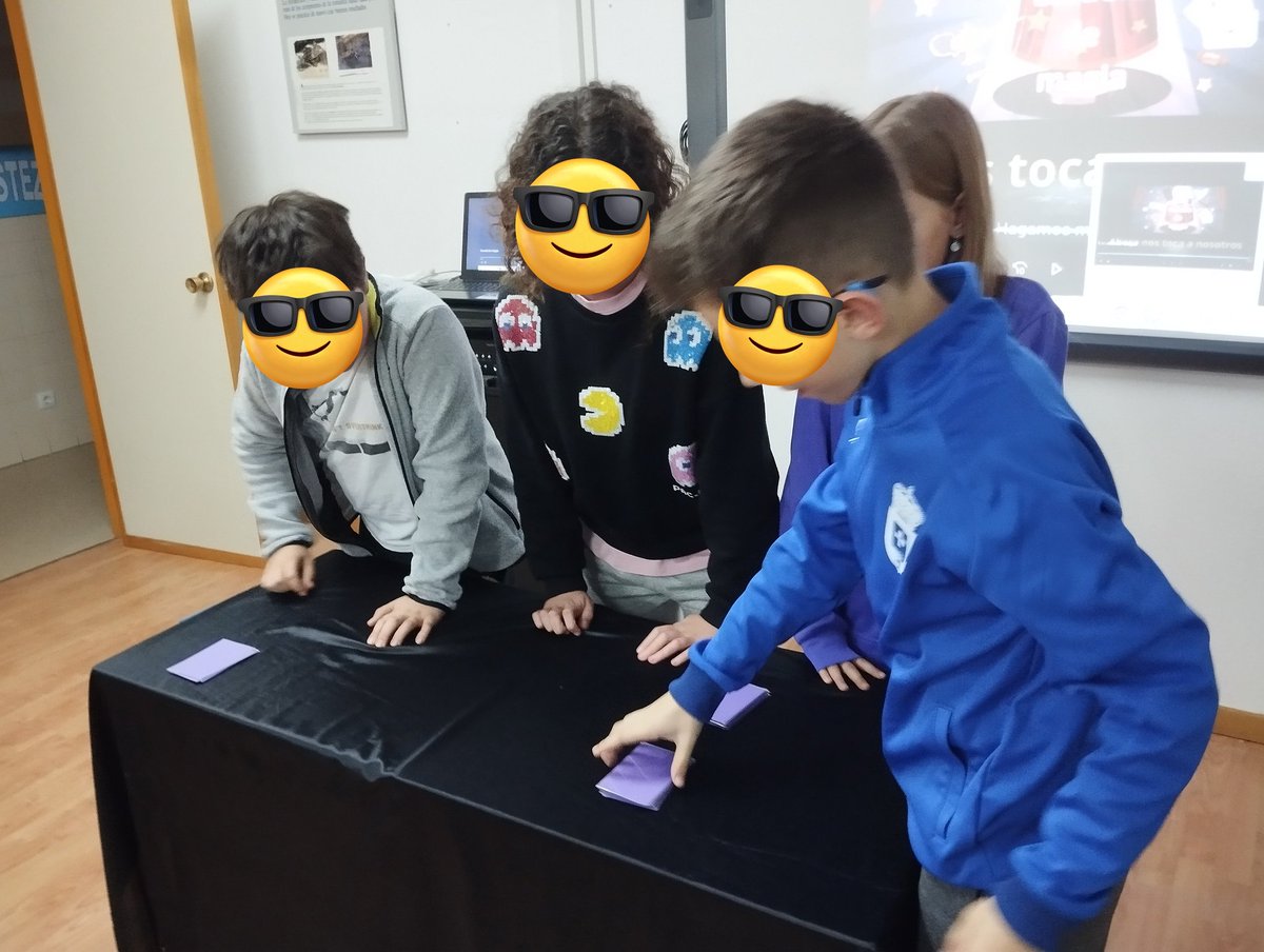 CrieBerlanga's tweet photo. Noche de #magia en el @CrieBerlanga con los alumnos del @CeipSanFran y #VioletaMonreal trabajando la expresión oral con grandes trucos de magia. Enhorabuena a todos!!! @educacyl @CFIEdeSoria https://t.co/4rh2mvrZXD