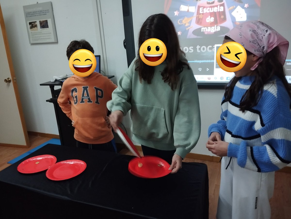 CrieBerlanga's tweet photo. Noche de #magia en el @CrieBerlanga con los alumnos del @CeipSanFran y #VioletaMonreal trabajando la expresión oral con grandes trucos de magia. Enhorabuena a todos!!! @educacyl @CFIEdeSoria https://t.co/4rh2mvrZXD