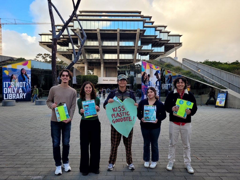 We’re gathering support to breakup with plastics here at UCSD!! Thank you <a href="/SenBlakespear/">Senator Catherine S. Blakespear</a> <a href="/BenAllenCA/">Ben Allen</a> <a href="/BauerKahan/">Assemblymember Rebecca Bauer-Kahan</a> for introducing legislation to truly ban plastic grocery bags in California #ValentinesDay #Caleg <a href="/CALPIRG/">CALPIRG</a> <a href="/CALPIRGStudent/">CALPIRGStudent</a> <a href="/EnvCalifornia/">Environment California</a> #SB1053 #AB2236