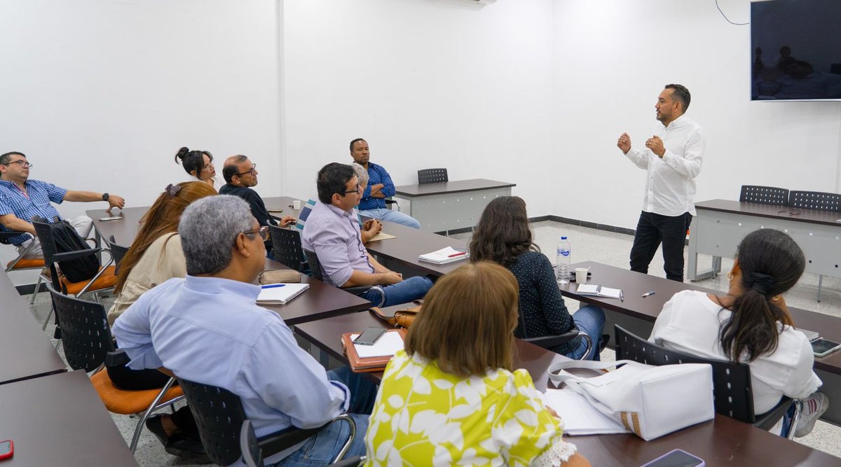danilohernandez's tweet photo. En grata reunión con los representantes de los profesores de la @udeatlantico, establecimos puntos comunes para trabajar por la universidad del futuro. Nuestro compromiso, como docentes de planta, es el de avanzar en excelencia, garantizando pertinencia y sostenibilidad. https://t.co/yIAWqQ0kRg