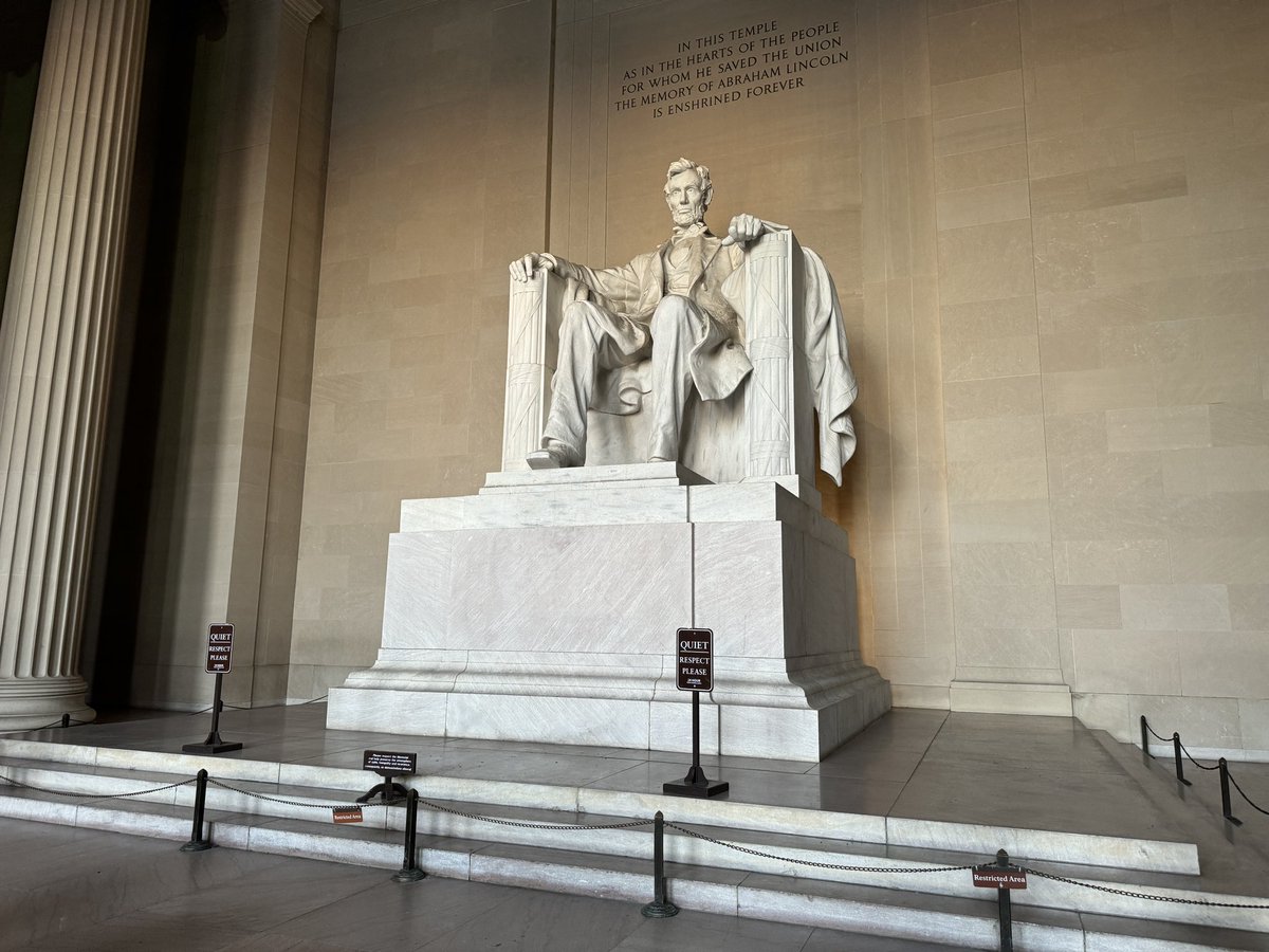 AlexisSmithKY's tweet photo. This is The Mall I prefer. 🏛️ https://t.co/SwXKMZACHf