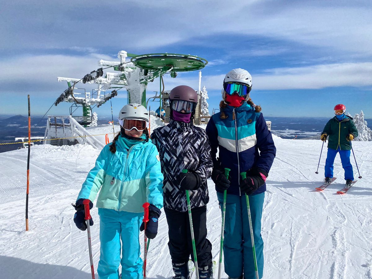 BISWashington's tweet image. Day 3: Another successful day on the slopes and topped it off with arcades, clips, and climbing! 🏂🧗♂️
#visionsineducation #BISW #NAE