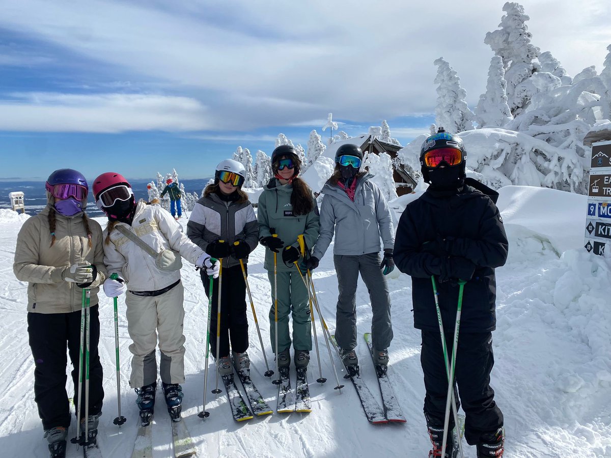 BISWashington's tweet image. Day 3: Another successful day on the slopes and topped it off with arcades, clips, and climbing! 🏂🧗♂️
#visionsineducation #BISW #NAE