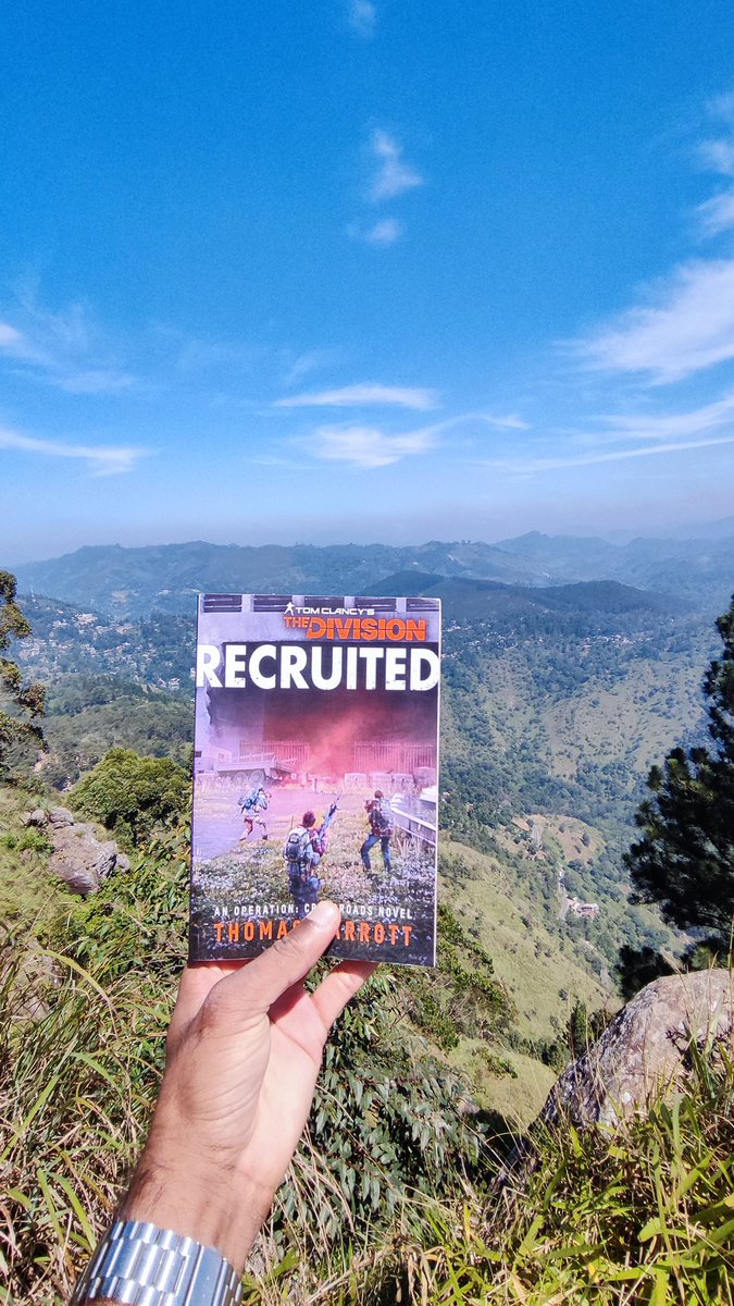 maximumsohan's tweet image. Well I'm away from @TheDivisionGame for the next 10 some days but not from the #thedivision universe. @ParrottTom's work is keeping me company.

#Ella #ellarock #thedivision2