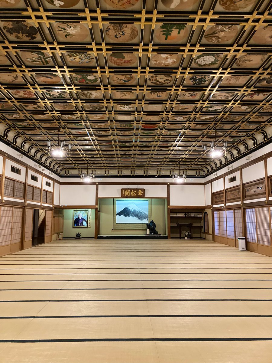 seiho_ea22's tweet photo. 福井県の永平寺行ってきました。
雪がしんしん降り静かな世界が広がっていました。
次回は恐竜博物館に行きたいな。 https://t.co/IMeFe5RK6X