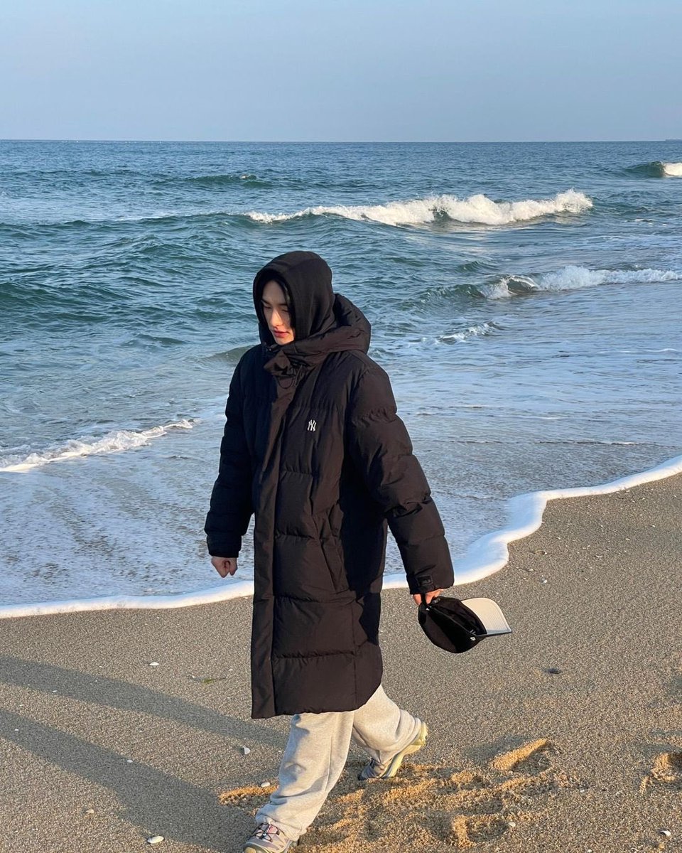 yeonexn's tweet photo. 바다랑 현진이 너무 조아🌊💙🎶 https://t.co/nYOSHfbEwK