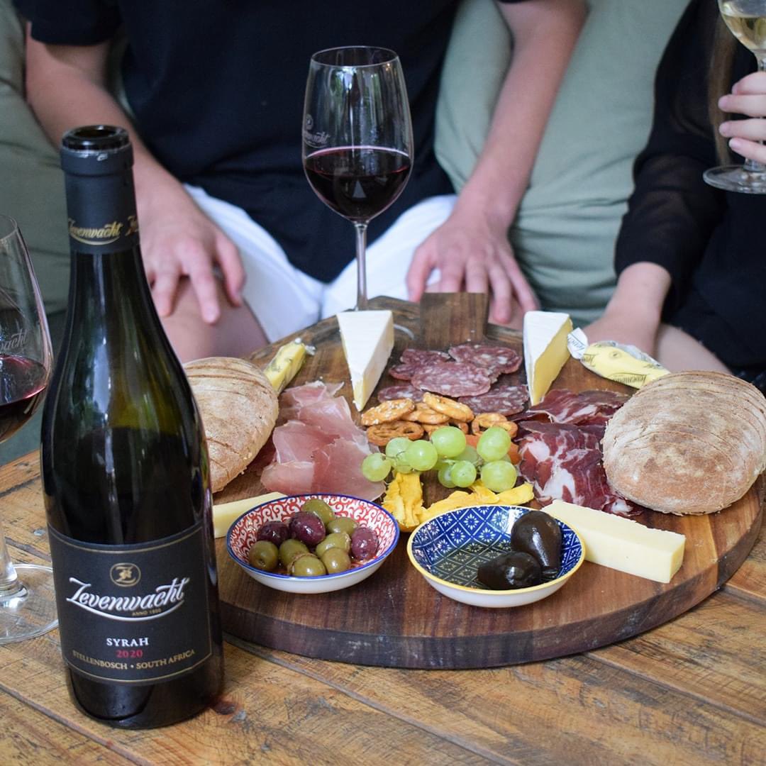 CapeTownFresh's tweet photo. Join us on the green lawns of Cape Point Vineyards on Sunday 3 March for #fresh2024

Your ticket includes a wine tasting glass, more than 30 wine producers, including wines from @ZevenwachtWines 

Tickets:
https://t.co/VlH3UwxbOL https://t.co/fqtkjQgeQY