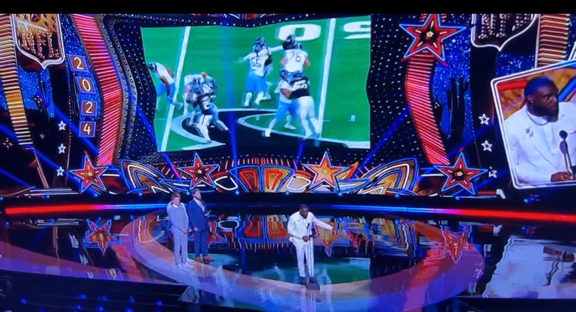 <a href="/__Keating__/">Graham Keating III 🐺</a> my man looking dapper! Couldn’t have a better representative of <a href="/unlvfootball/">UNLV Football</a> on center stage at NFL Awards. Proud of you my guy!
🤝