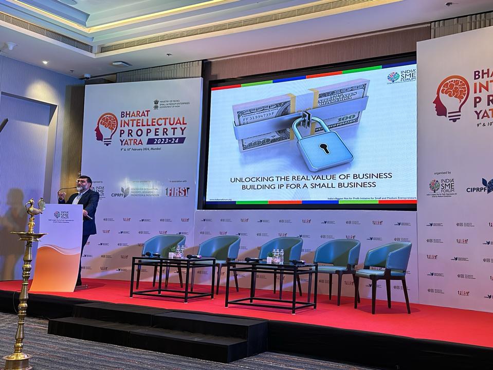 SMEForumIndia's tweet photo. Workshop on Big Branding for Small Business - Rupees 100 Crore Business Model for MSMEs utilising IP by Shri @VKwuthoo, India SME Forum at the Fairfield by Marriott, Mumbai International Airport today, 9th February 2024 in Mumbai.
#bharatipyatra #ipyatra #intellectualproperty #intellectualpropertyrights #msmes #msmeindia #indiasmeforum