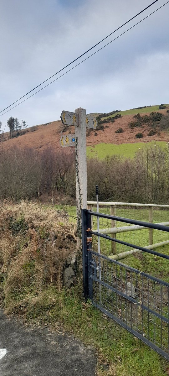 kvtr01's tweet photo. #WelshCoastalPath
#FingerpostFriday https://t.co/HtyMgPcOAS