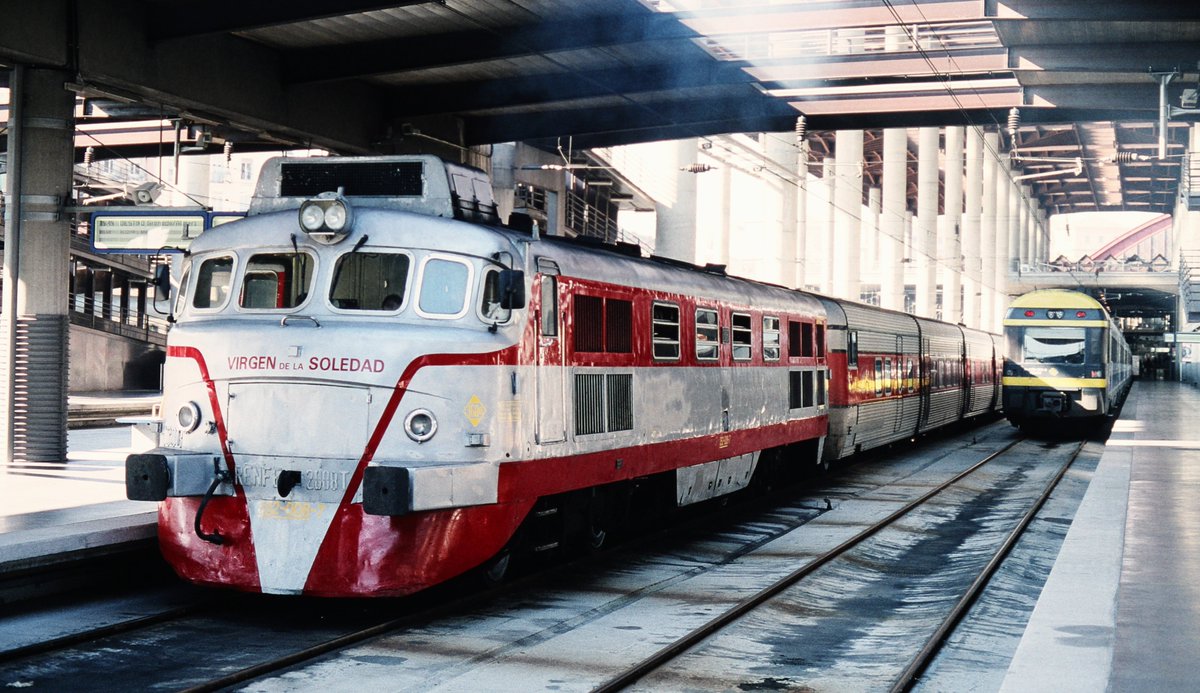 ja819061's tweet photo. #スペイン #マドリッド #アトーチャ駅
#TARGO
#もしも、日本でタルゴが導入されたら、「西九州新幹線も乗り換えなしで行けるのに」と、妄想してしまいます。
あくまでも妄想です。 https://t.co/J2r0pDwsXo