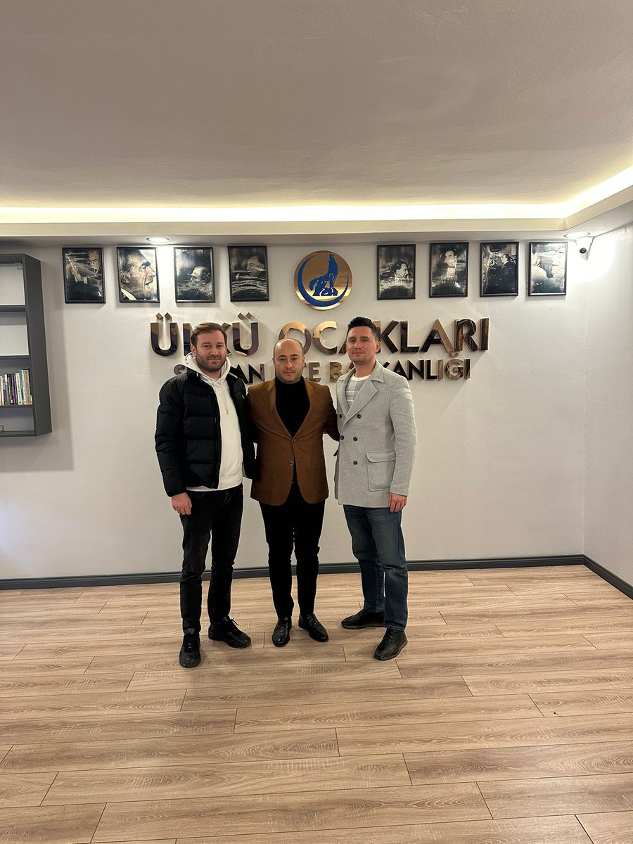 sincanulkuocak's tweet photo. Başkanımızın Şehitali köyünden saygıdeğer akrabaları Mehmet Eryılmaz ve Eryılmaz traktör sahibi Emir Ağa Eryılmaz, Ülkü Ocakları Sincan İlçe Başkanımız Cengizhan Kara’ya ziyaretlerinden dolayı teşekkür ederiz
@omersanli04 
@cengizhankara06 https://t.co/FCIkwils9a