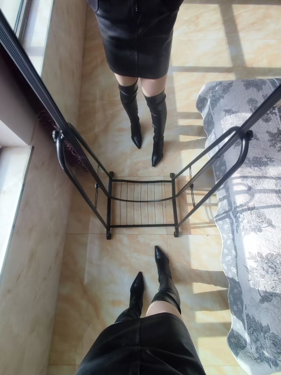 ie2ar3hf6's tweet photo. 除夕快乐！！！
#靴子 #过膝靴 #长筒靴 #boots https://t.co/81xUIM4N67