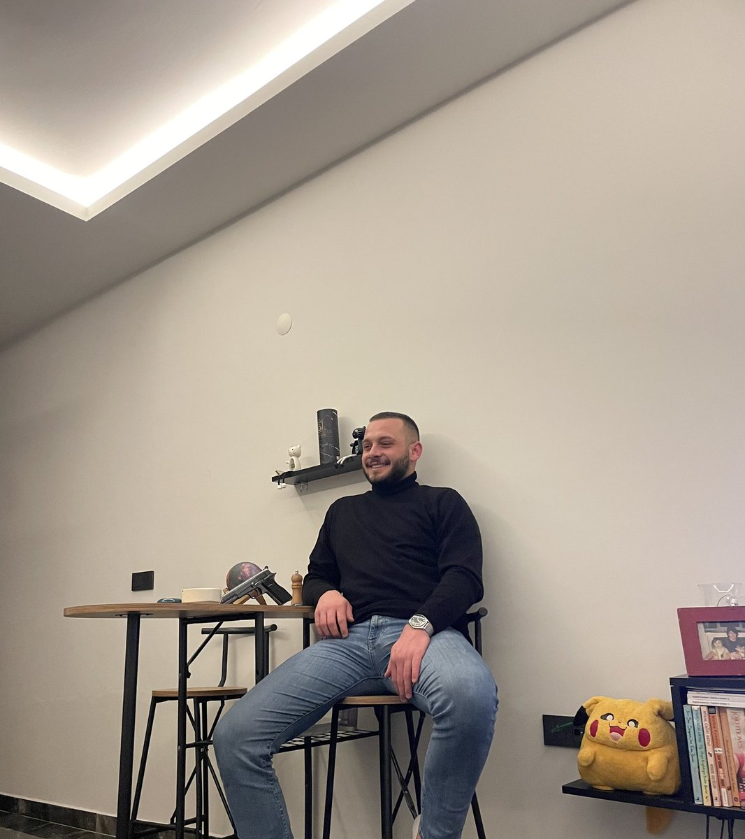 serhatmercan0's tweet photo. hep düşünmeden hareket ediyorum 🤠 https://t.co/Z7FYFIbTMz