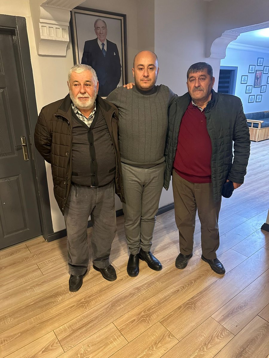 sincanulkuocak's tweet photo. Başkanımızın Köylüsü saygıdeğer amcaları Mahmut Ateş ve Mehmet Ateş, Ülkü Ocakları Sincan İlçe Başkanımız Cengizhan Kara’ya ziyaretlerinden dolayı teşekkür ederiz.
@omersanli04 
@cengizhankara06 https://t.co/d4jbCutWwv