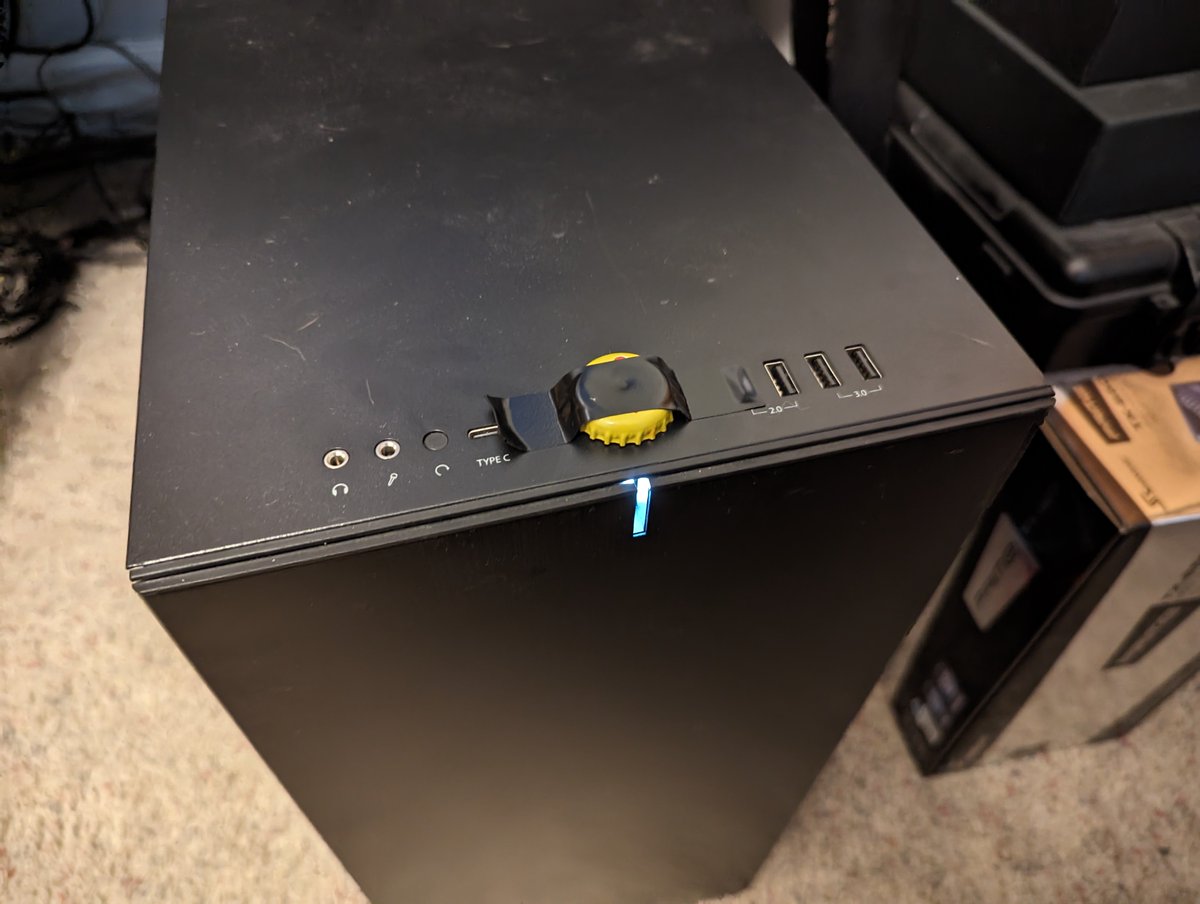TheProfosist's tweet image. Who knows why this was done? #TechLife #CustomPCBuild #PCMR