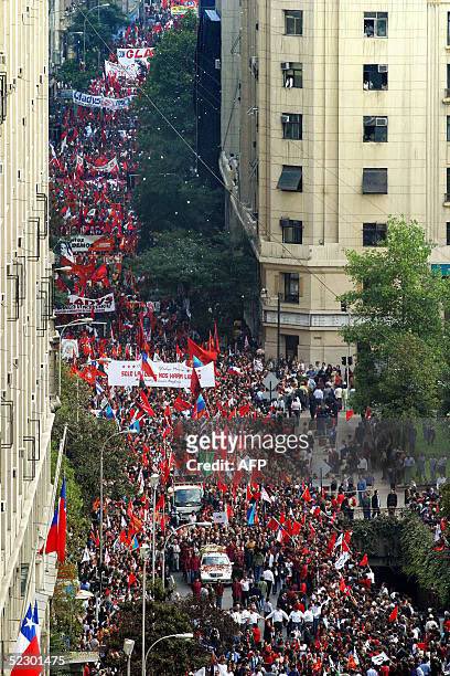 mrhitchcok's tweet photo. Recordemos el funeral de Gladys Marin, ella no era presidenta, ni parlamentaria al fallecer, ni tuvo un funeral de estado, pero fue mas gente a su despedida que con Piñera, es bueno que la derecha sea mas humilde en estos momentos y no crean que hoy despiden a un santo. https://t.co/6pQRHqbzYU