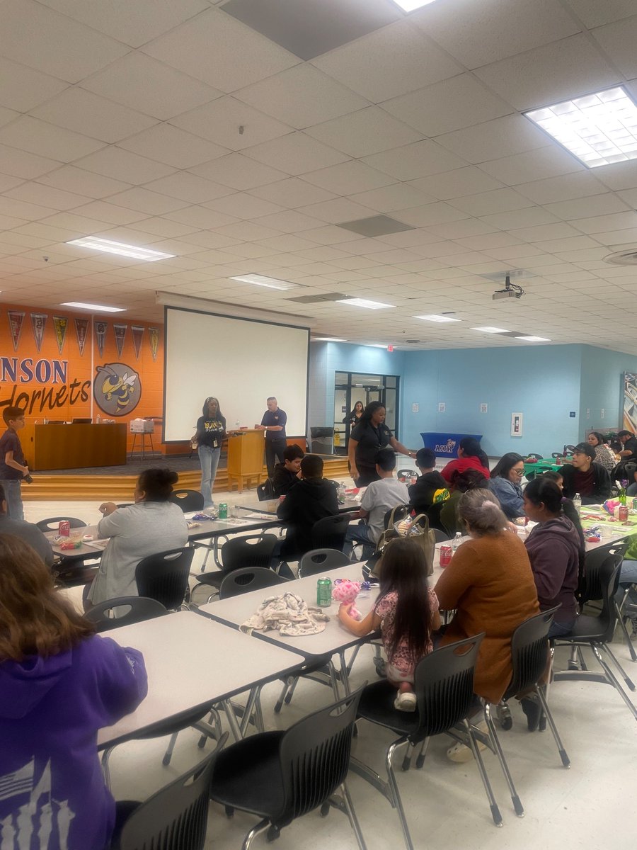 Kudos to Ms Williams! 👏👏 Our Level Up TELPAS Loteria Family Night was a success! Our parents were given recommendations for supporting their child at home, engaging in shared activities, and accessing TELPAS resources. #TogetherWeRise @CISD_ML @FrankCahuasqui @TaomiDavis