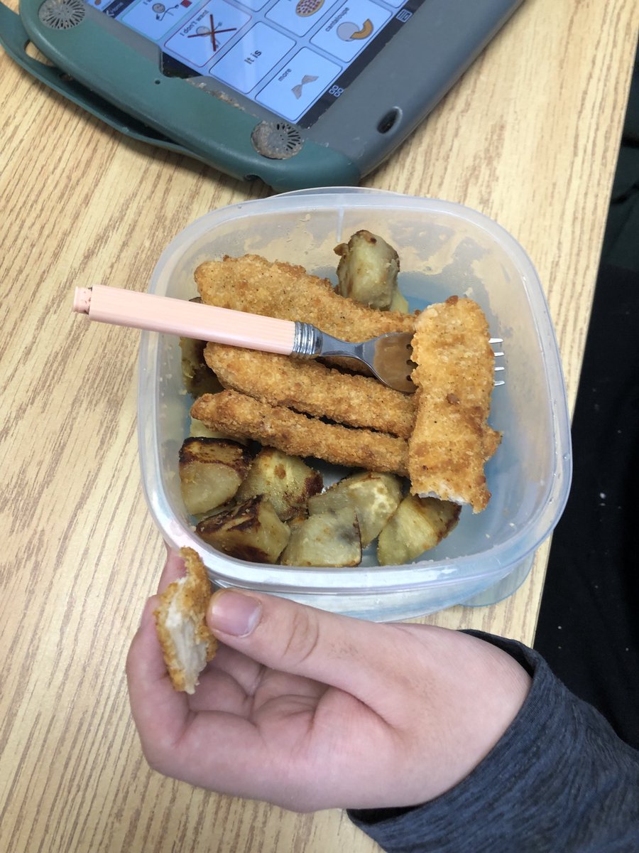 LipoMigena's tweet photo. Math is everywhere, even during lunch time. How many chicken strips do you have for lunch?- as I was asking one of PIP- S @GoetzGators How will you know? How many 🍗 do you have after you eat one? @DP_math #MissEastSerts #Mathisfun @DPCDSBSchools #equalsmath https://t.co/nAgnoXn8Zh
