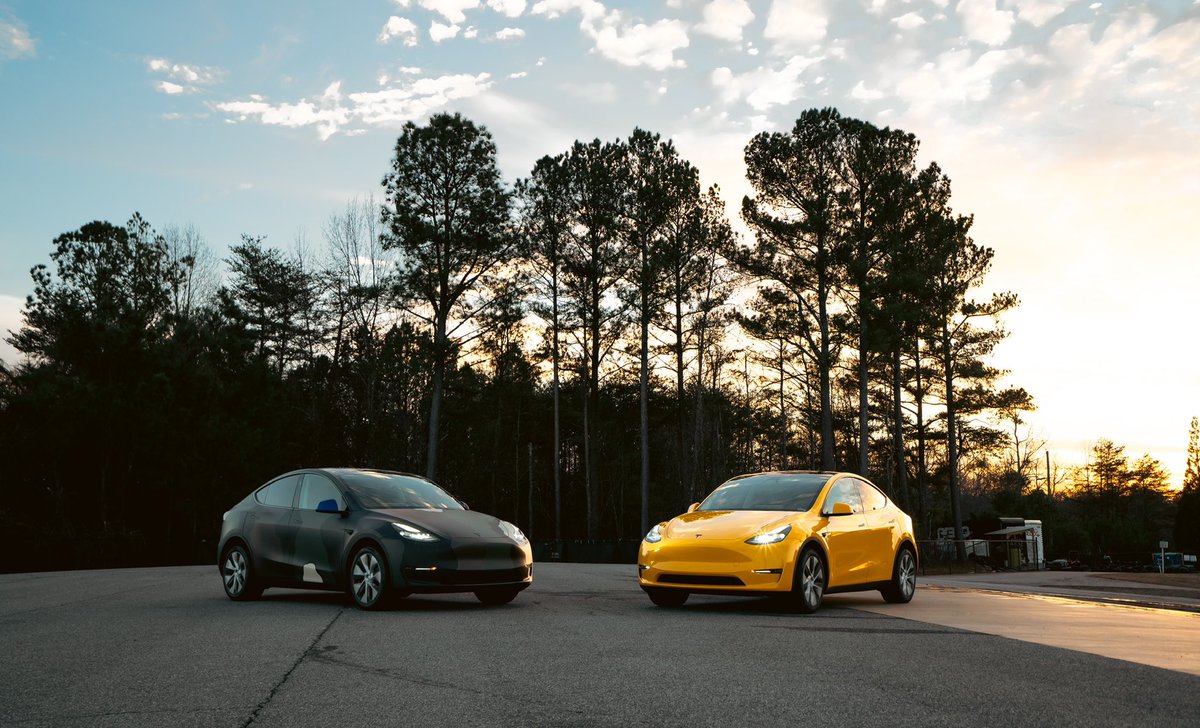 Ithinkethan_'s tweet photo. Key Glock &amp; Paper Route Empire are giving away 2 TESLAS !!!

All ya have to do is make a post including why you deserve one and #LetsGoKeyGlock 

If you could choose... you going camo like Flippa🐬 @youngdolph or Yellow like Glizockkk @keyglock ⚠️ 

🎥 by @2brosfilm 
#PRE #TESLA https://t.co/feOijkhPoK