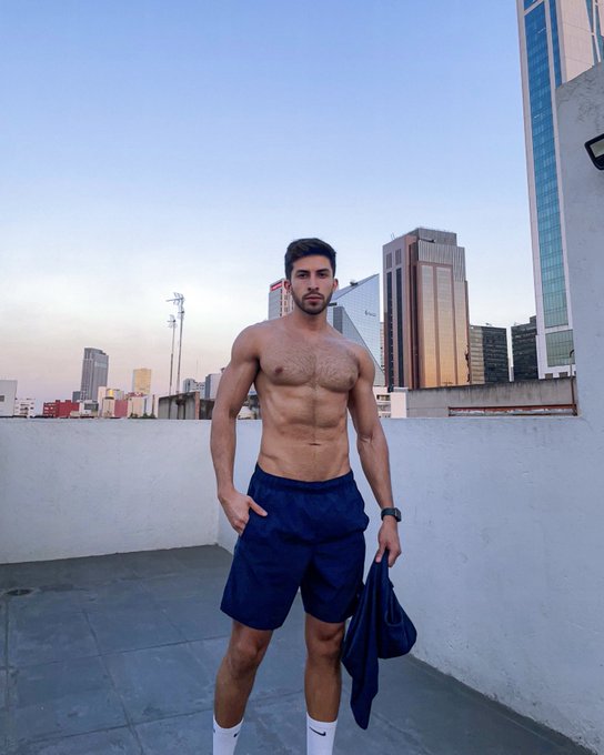 Qui&eacute;n para hoy en Paseo de la Reforma? 😈 https://t.co/Q9BpaODEFX