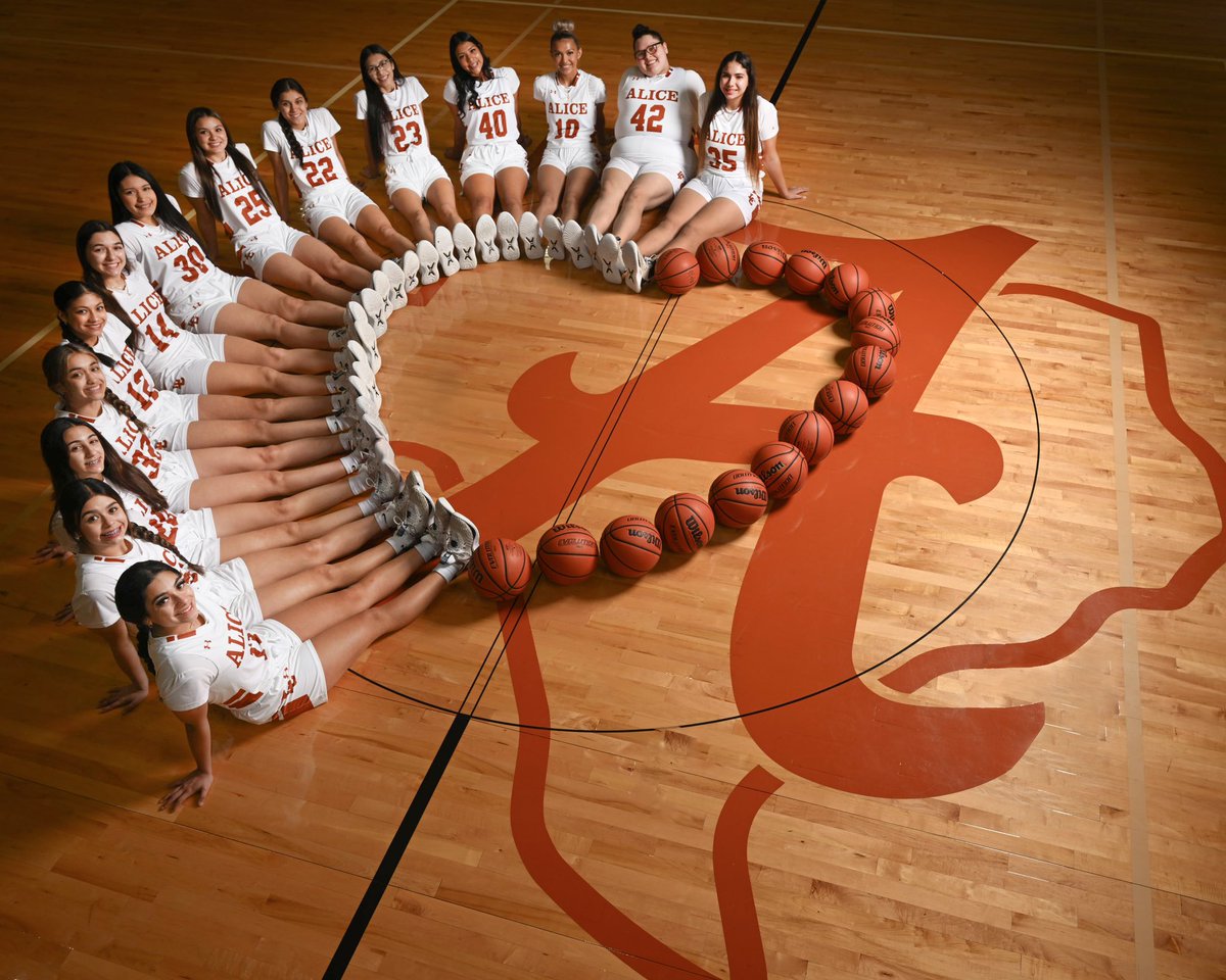 Really excited with the outcome of this team photo idea by <a href="/ladycoyotesball/">LadyCoyoteBasketball</a>. <a href="/CallerSports/">Caller Sports</a> <a href="/ChrisThomasson7/">Chris Thomasson - KIII Sports</a> <a href="/KRIS6sports/">KRIS 6 Sports</a> <a href="/AliceAthletics1/">@AliceAthletics</a> <a href="/joe_richard10/">Coach Castellano</a> <a href="/AliceHS_Coyotes/">Alice High School</a> <a href="/NikonUSA/">NikonUSA</a>