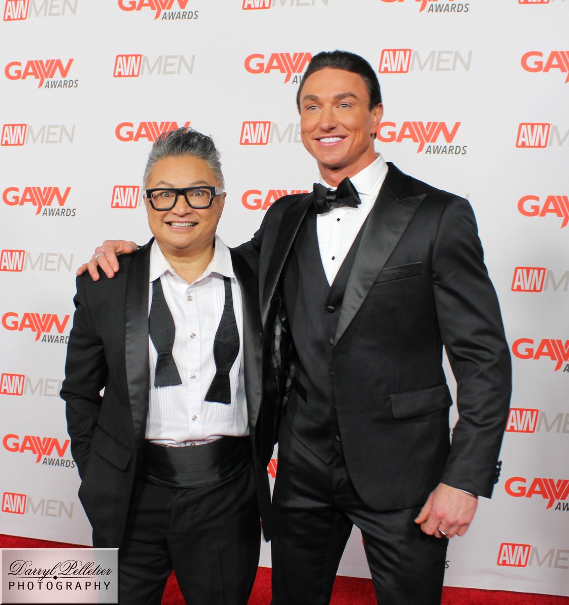 LGBTPhotoGuy's tweet image. With @CadeMaddoxFan and @Alecmapa #cohosts of the @gayvnawrds #GayVNAwards #alecmapa For more photos please go to DarrylPelletierPhotography.com #Avn #meetandgreet #resortsworld #darrylPelletierPhotography #DarrylPelletier