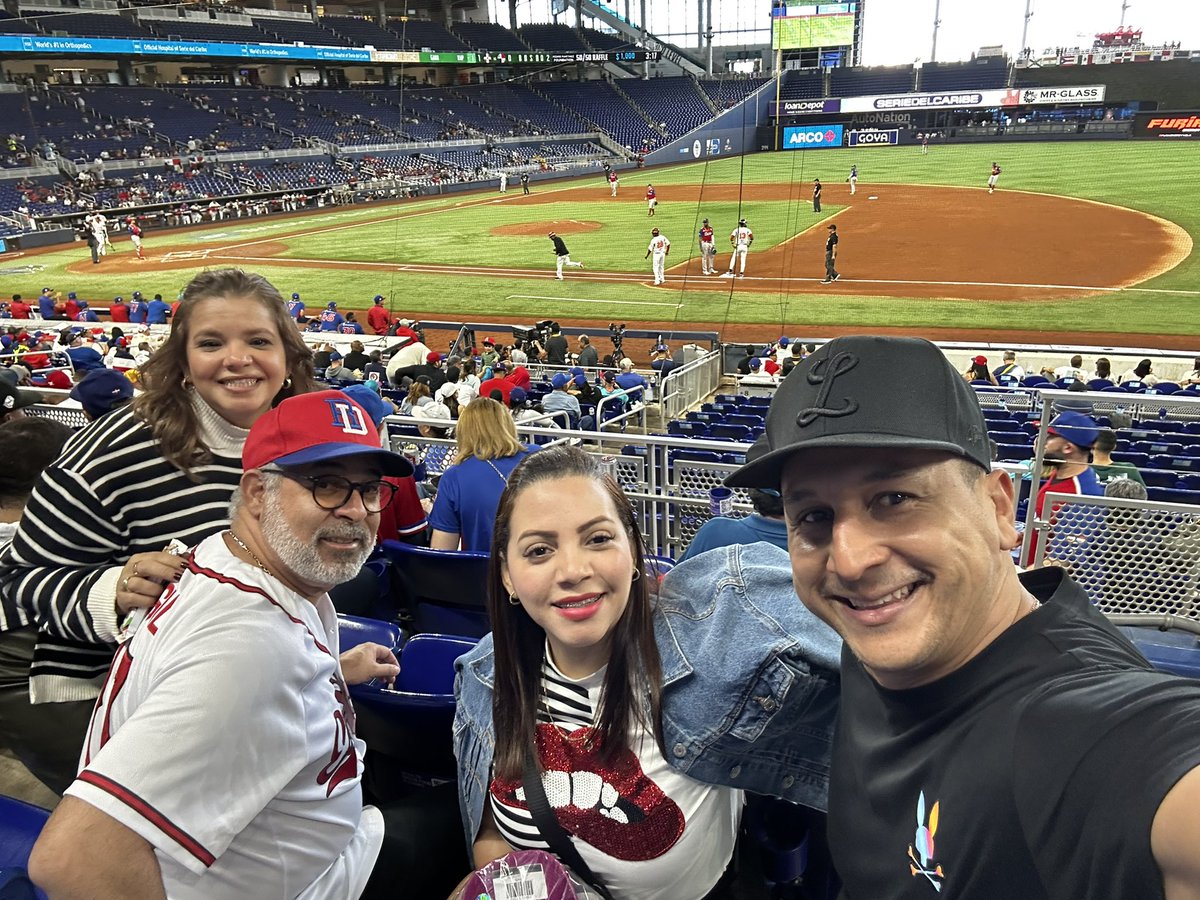 juortizg's tweet photo. Así gozamos en la #SerieDeCaribe2024 #SerieDelCaribe #SerieCaribeESPN  con el pase a la final de nuestra patria #RepublicaDominicana.  Gracias @TigresdelLicey por este gran año. #Licey https://t.co/MRIt4gykqD