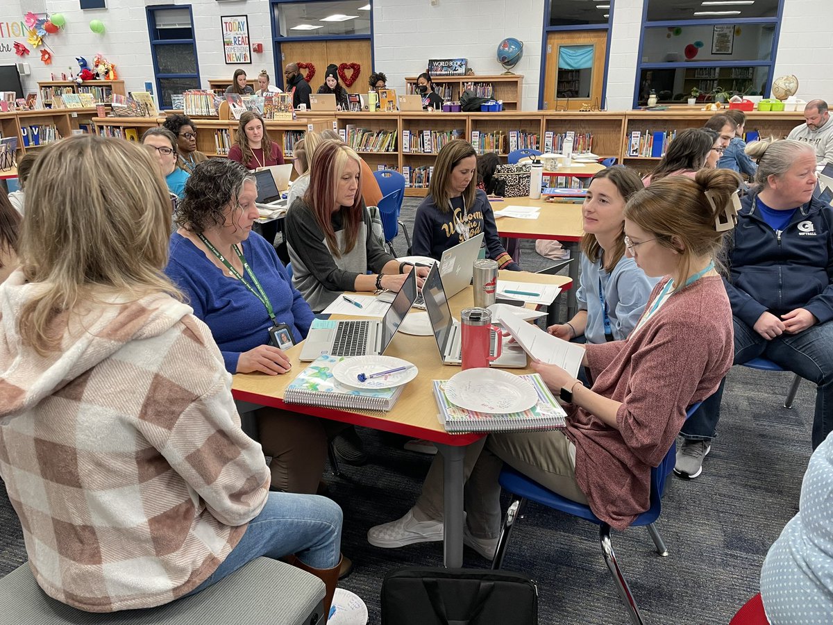 ShelleyPohzehl's tweet photo. Today we spent our staff meeting analyzing each other’s lesson plans using critical look fors.  It was an excellent opportunity for team learning and feedback. #CIP @BennettES_PWCS https://t.co/7JnC3stIHd
