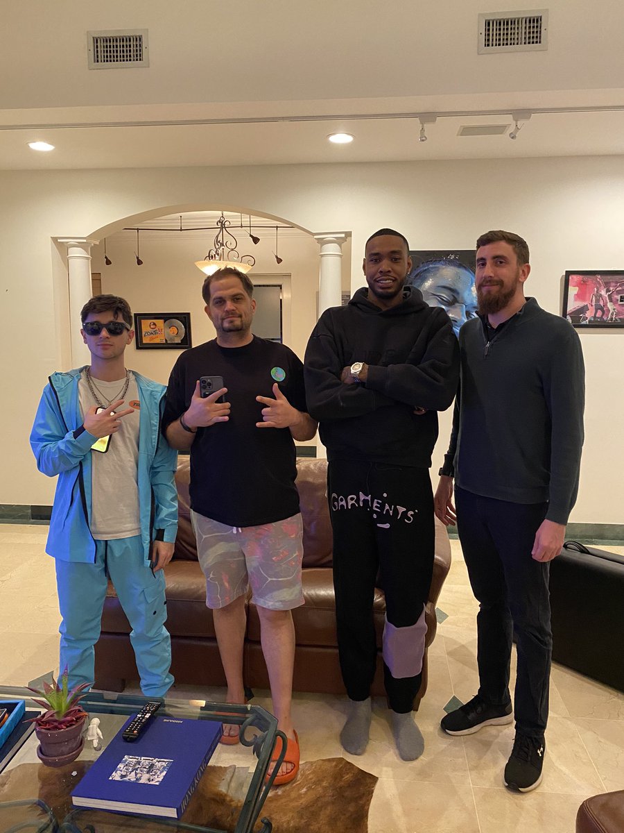 MintMobileFL's tweet photo. 📸 @SwaeLee 💎💎 💿 🕷️ "SUNFLOWER" IS THE BIGGEST SONG IN THE WORLD!! Ft. POST MALONE | A Swae ... https://t.co/edYyEgzG6T via @YouTube https://t.co/7u4Zeq8Qji