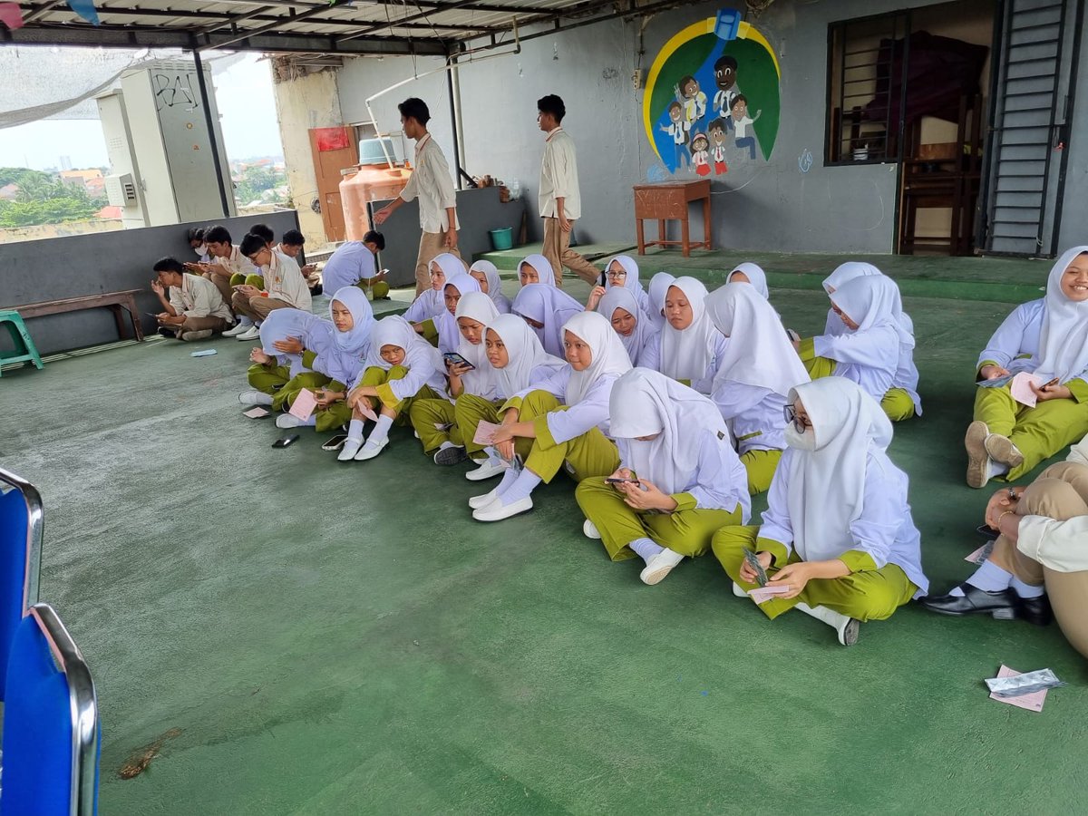 Sekolah disini