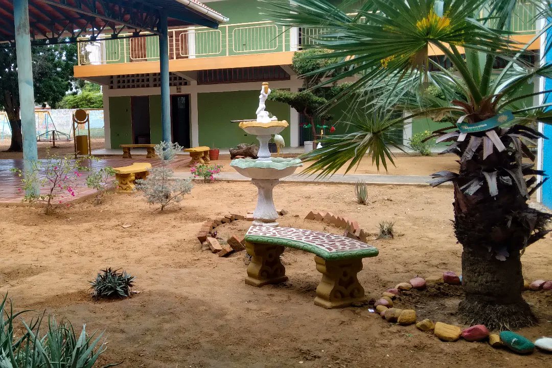 CDCEZULIA's tweet photo. Bricomiles inclusivas

El Instituto de Educación Especial Zulia, en la parroquia Juana de Ávila del municipio Maracaibo, es el centro educativo recuperado por las Bricomiles, el cual brinda atención a niños, niñas y jóvenes con necesidades cognitivas especiales.

@_LaAvanzadora https://t.co/w98BboR5RE