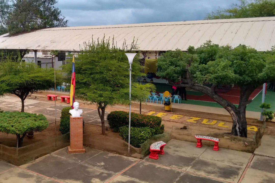 CDCEZULIA's tweet photo. Bricomiles inclusivas

El Instituto de Educación Especial Zulia, en la parroquia Juana de Ávila del municipio Maracaibo, es el centro educativo recuperado por las Bricomiles, el cual brinda atención a niños, niñas y jóvenes con necesidades cognitivas especiales.

@_LaAvanzadora https://t.co/w98BboR5RE