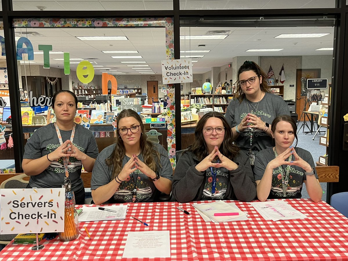 BuchettoNatalie's tweet photo. 4th grade team was ready to bring out our inner Italians tonight 😂🤌🏼 https://t.co/3DBFmuaVAa