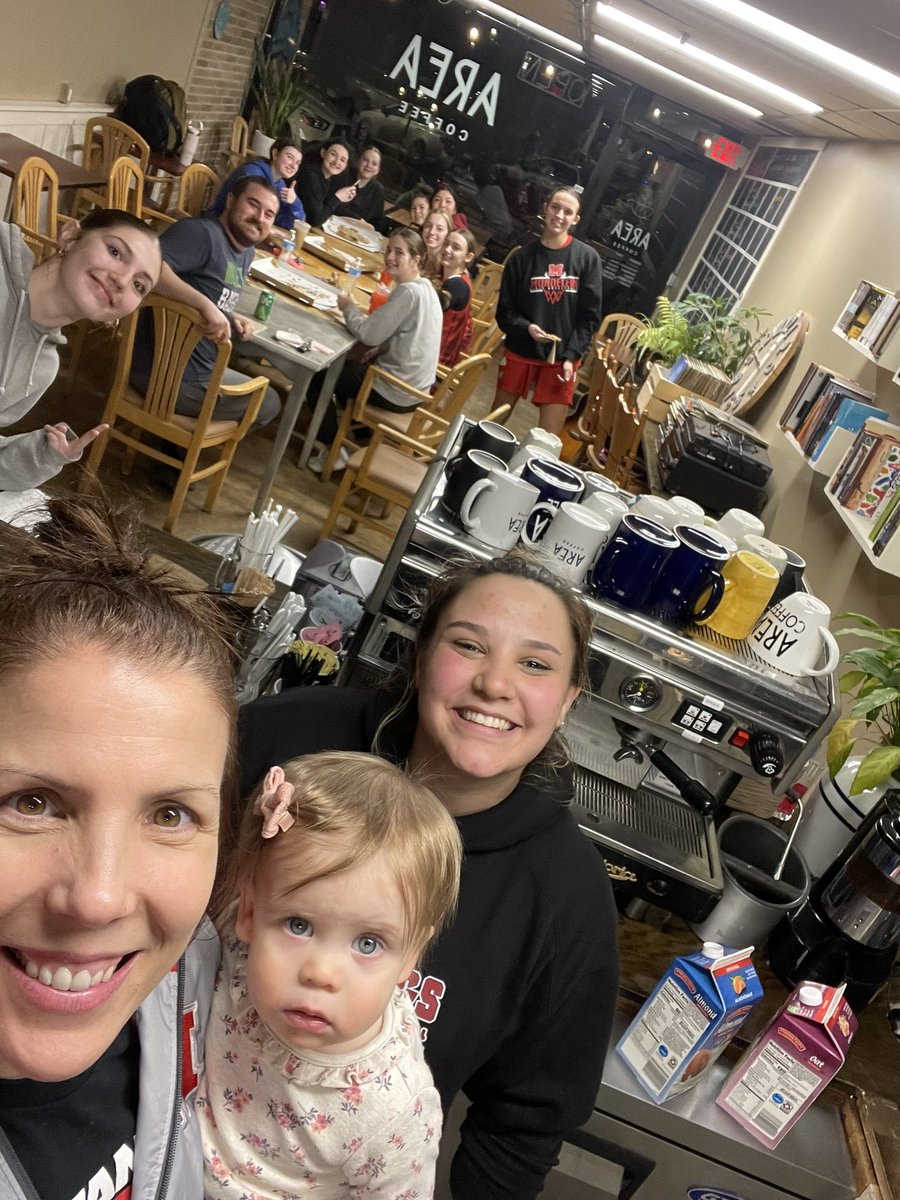 MHS_GirlsBB's tweet photo. We had a great time at Area Coffee tonight! Thanks to the Mahar family for letting us enjoy some team time, dinner, and treats at their spot! #family #littlethings https://t.co/gIR5aR8VvE
