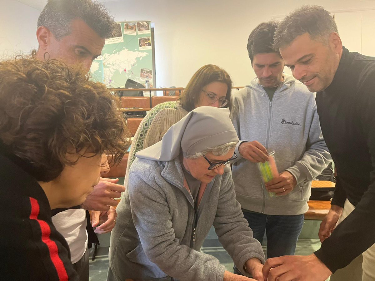 ETEConsolacion's tweet photo. Durante una semana miembros del ámbito educativo y sanitario hemos compartido formación en liderazgo y trabajo en equipo al estilo de la #Consolación. Han sido unos días de convivencia y de compartir nuestro Carisma. Un regalo 🎁
#ConsolaciónEduca #Confía #FormaciónConsolación https://t.co/gHRhjhcWRu