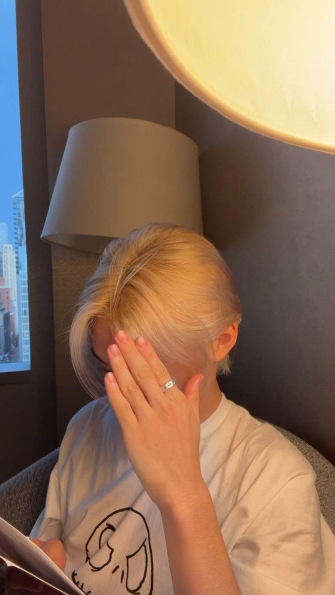 me deram: amarelo

comenta um "?" que te dou uma cor.