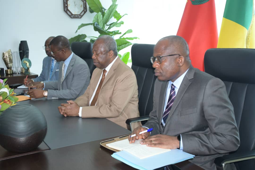 IlokiParfait's tweet photo. PCT-SWAPO : Dans la joie comme dans le malheur. Pierre Moussa, SG du PCT compatit à la douleur de l'ambassadeur de Namibie au Congo, Sipapela Kletius Sipapela suite au décès de SEM Hage Geingob, président de la 
République namibienne. L'audience de ce 8 février en fait foi. https://t.co/1hZ5HhwQDR