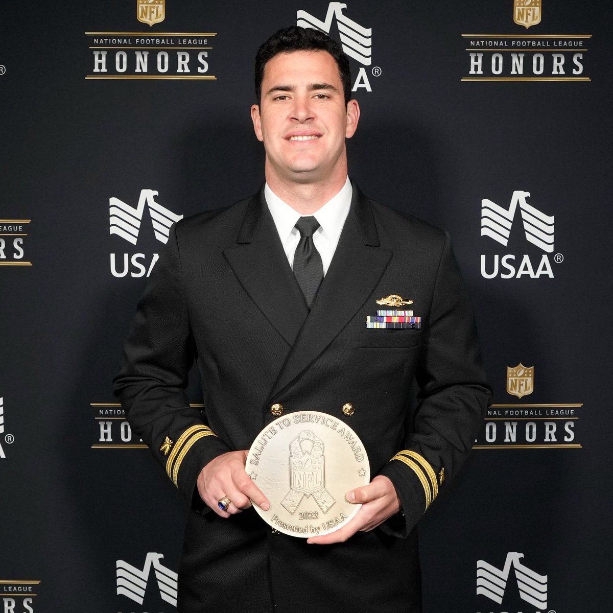 NFL (@nfl) on Twitter photo .<a href="/joecardona49/">Joe Cardona</a>, LS for the <a href="/Patriots/">New England Patriots</a>, is this year’s recipient of the 13th annual #SaluteToService Award presented by <a href="/USAA/">USAA</a>.
The award honors <a href="/USNavy/">U.S. Navy</a> Lt. Cardona, who demonstrates an exemplary commitment to honoring and supporting the military community #NFLHonors #SBLVIII .<a href="/joecardona49/">Joe Cardona</a>, LS for the <a href="/Patriots/">New England Patriots</a>, is this year’s recipient of the 13th annual #SaluteToService Award presented by <a href="/USAA/">USAA</a>.
The award honors <a href="/USNavy/">U.S. Navy</a> Lt. Cardona, who demonstrates an exemplary commitment to honoring and supporting the military community #NFLHonors #SBLVIII