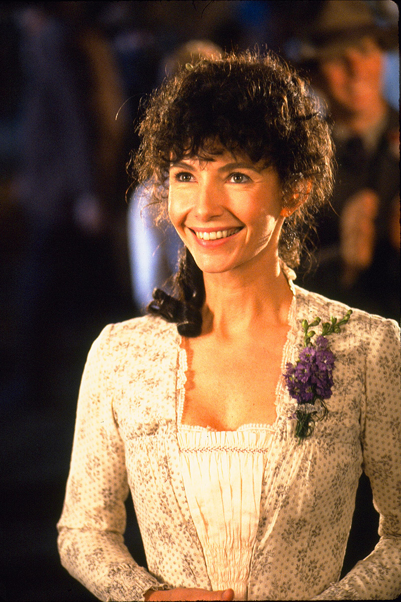 Happy Birthday wishes today to @MarySteenburgen! #ClaraClayton BacktotheFuture.com/cast/mary-stee…