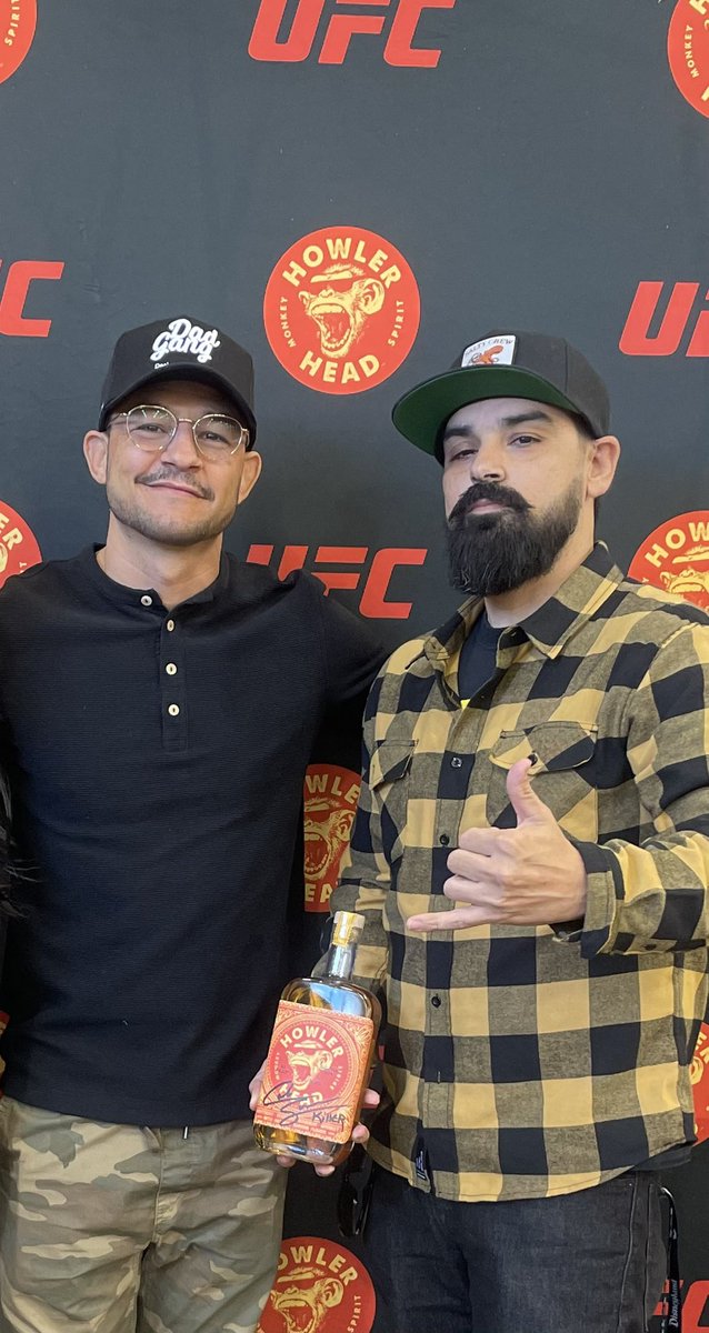 evilive1381's tweet photo. Met the So Cal Killer @CubSwanson tonight! 👊 #howlerhead https://t.co/o0XpIqNGSh