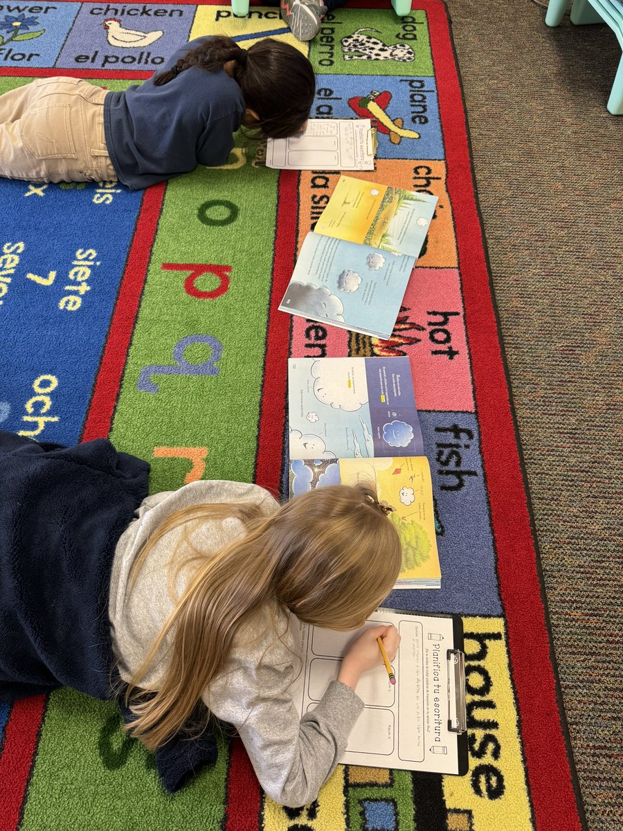 sramolina's tweet photo. Look at them go! Students writing about their reading. https://t.co/g7modUqyew