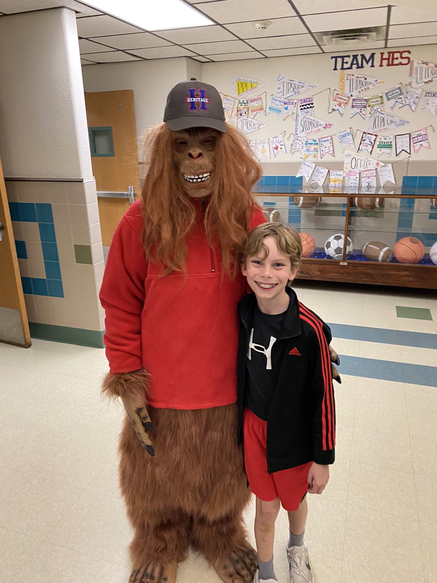 SASQUATCH ESCAPE @HESRegalEagle Family Night. So much fun celebrating #oneschoolonebook We are so blessed to have such an amazing community! Thanks @HESjillhemme for building so much culture on campus! @GCISD