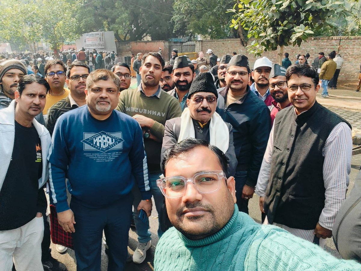 azad131125's tweet photo. 4 फरवरी 2024 को @Bankers_We @rti_we We Banker द्वारा भारत सरकार के खिलाफ धरना प्रदर्शन किया गया जिसमे युवा बैंक कर्मचारी व सेवानिवर्त बैंक कर्मचारियों ने भाग लिया जिसमे मुख्य मुदा था Old पेंशन , PTS पॉलसी ख़त्म हों, बैंको मे घटती स्टॉफ सख्या ,व अन्य @0991Official @aajtak https://t.co/g3H9HRPpUr