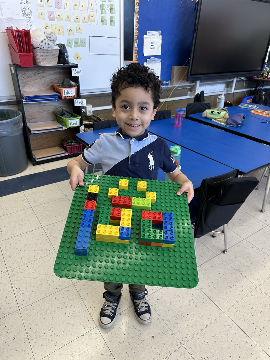 JenniferCoaker's tweet photo. 100 days smarter in 1st grade!!! @NHPRoadSchool @NHPGCP https://t.co/jgZ75qTYH6