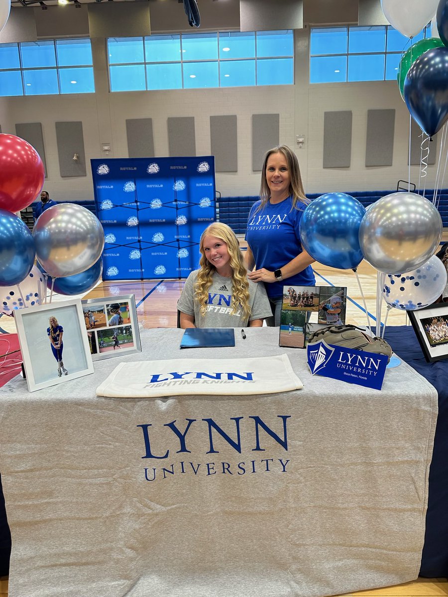 Officially signed!! Can’t wait to be a knight!! 🤍⚔️💙 @FloGoldSoftball @tfasoftball @TFA_Athletics @CoachNoMcGuire