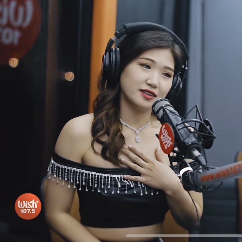 OFChristarlight's tweet photo. Malambing and sweetie rapper 🖤✨

ICYMI: YARA performs “Bakit Papa?” LIVE on Wish 107.5 Bus
🔗 https://t.co/DDqlU9bxzT
-

@official__yara #YARA_PH #YARA_Christa https://t.co/pcc7FmTW44