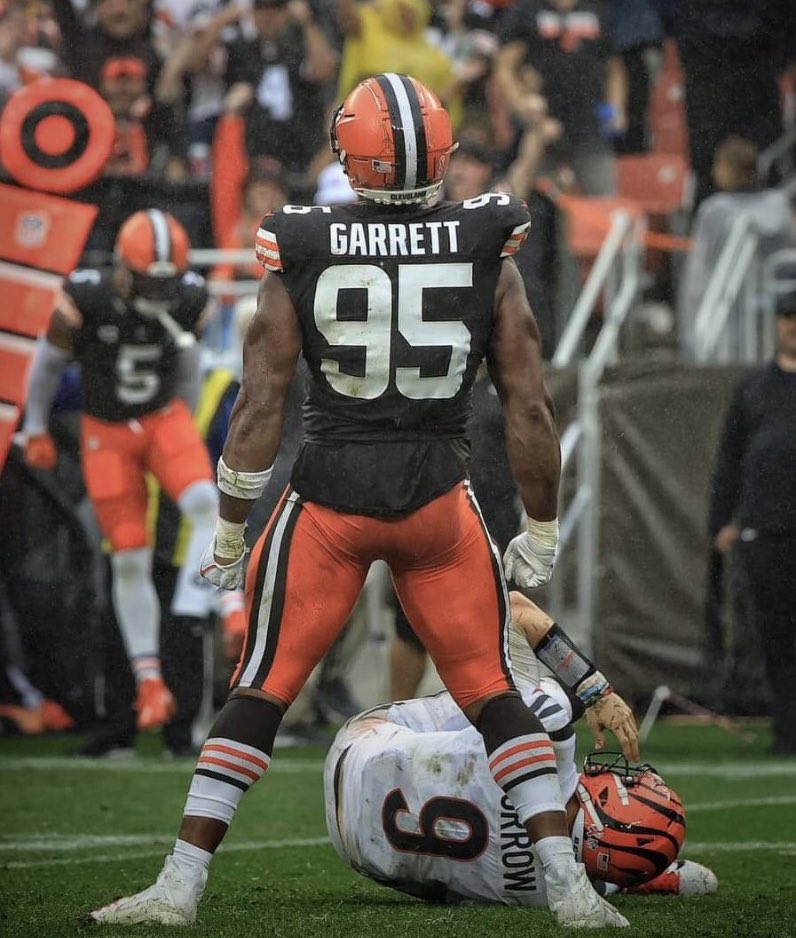 brownsfanuk's tweet photo. Congratulations to Browns DE Myles Garrett, who has won the NFL Defensive Player of the Year award. #Browns https://t.co/XTi9tbtH2d